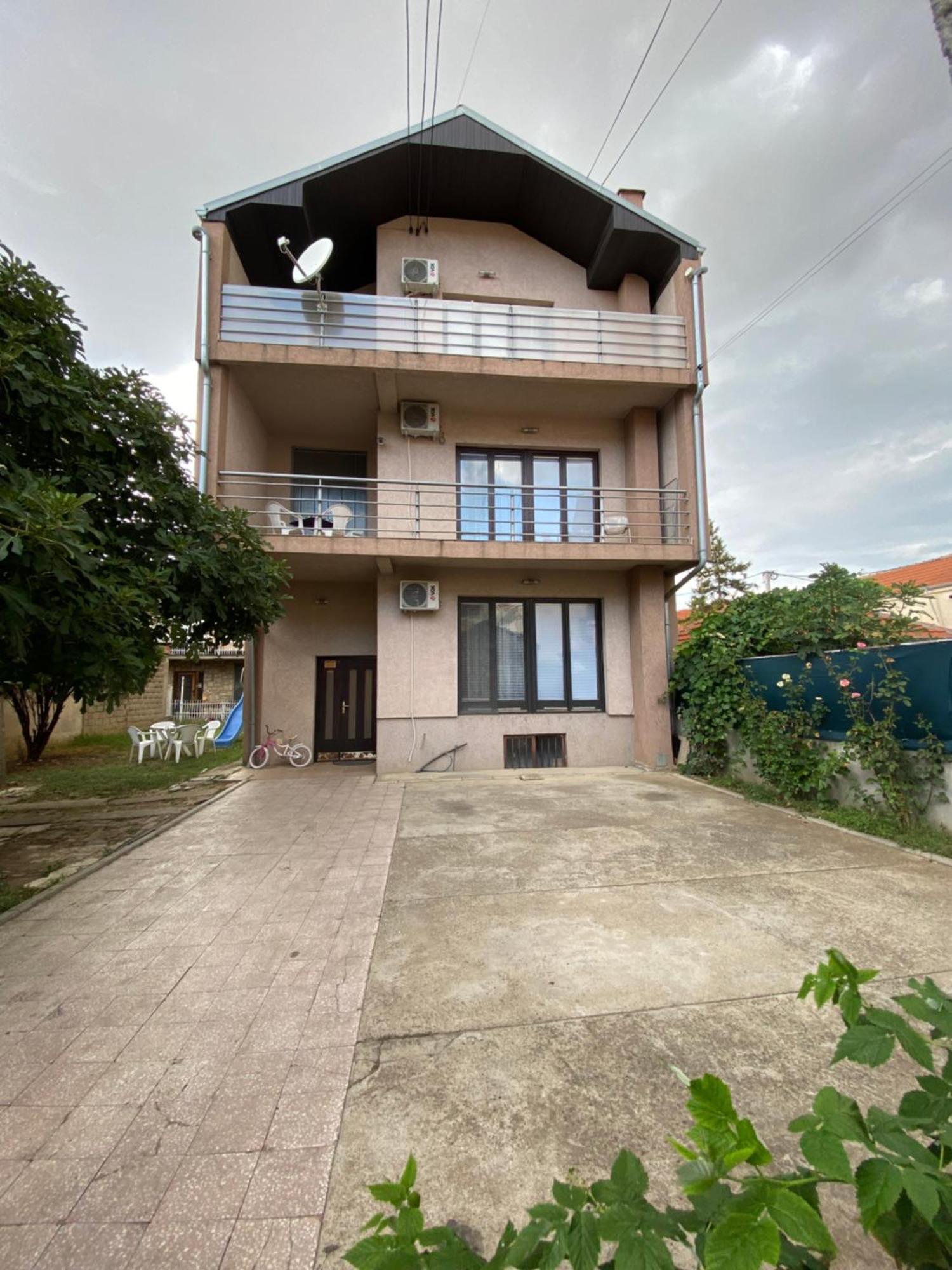 לסקובץ Apartmani Dora Leskovac מראה חיצוני תמונה